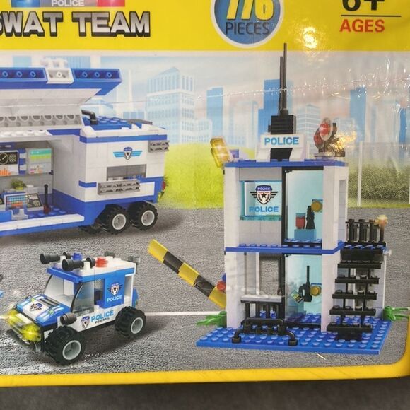 City SWAT Team Building Blocks By ExerciseNPlay 776 Pieces in Storage Tub NEW - Picture 3 of 7